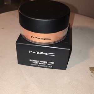 Iridescent powder/loose